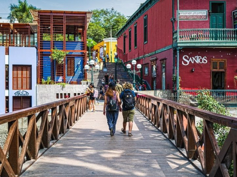 The Bridge of Sighs is a wooden pedestrian overpass located in the Lima district of Barrancabermeja.